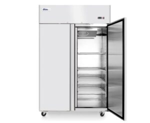 Hűtőszekrény kétajtós - GN 2/1 - 1240 L - 0/8˚C - 230V/350W - 1314x800x(H)2082mm - HENDI 232125
